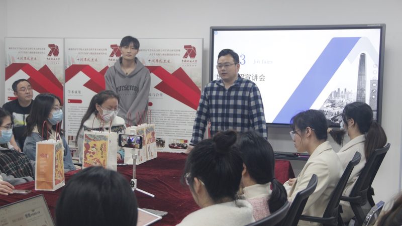 小标题：师资背景，影响深远